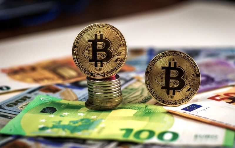 money-coins-euro-bitcoin_t20_02XGwk.jpg